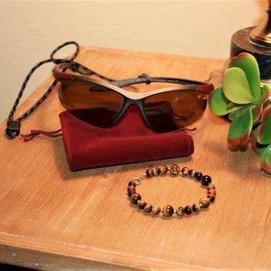 Tiger's eye & gold bracelet with sunglasses bundle